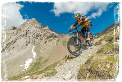 Electric bike descent in the Mercantour